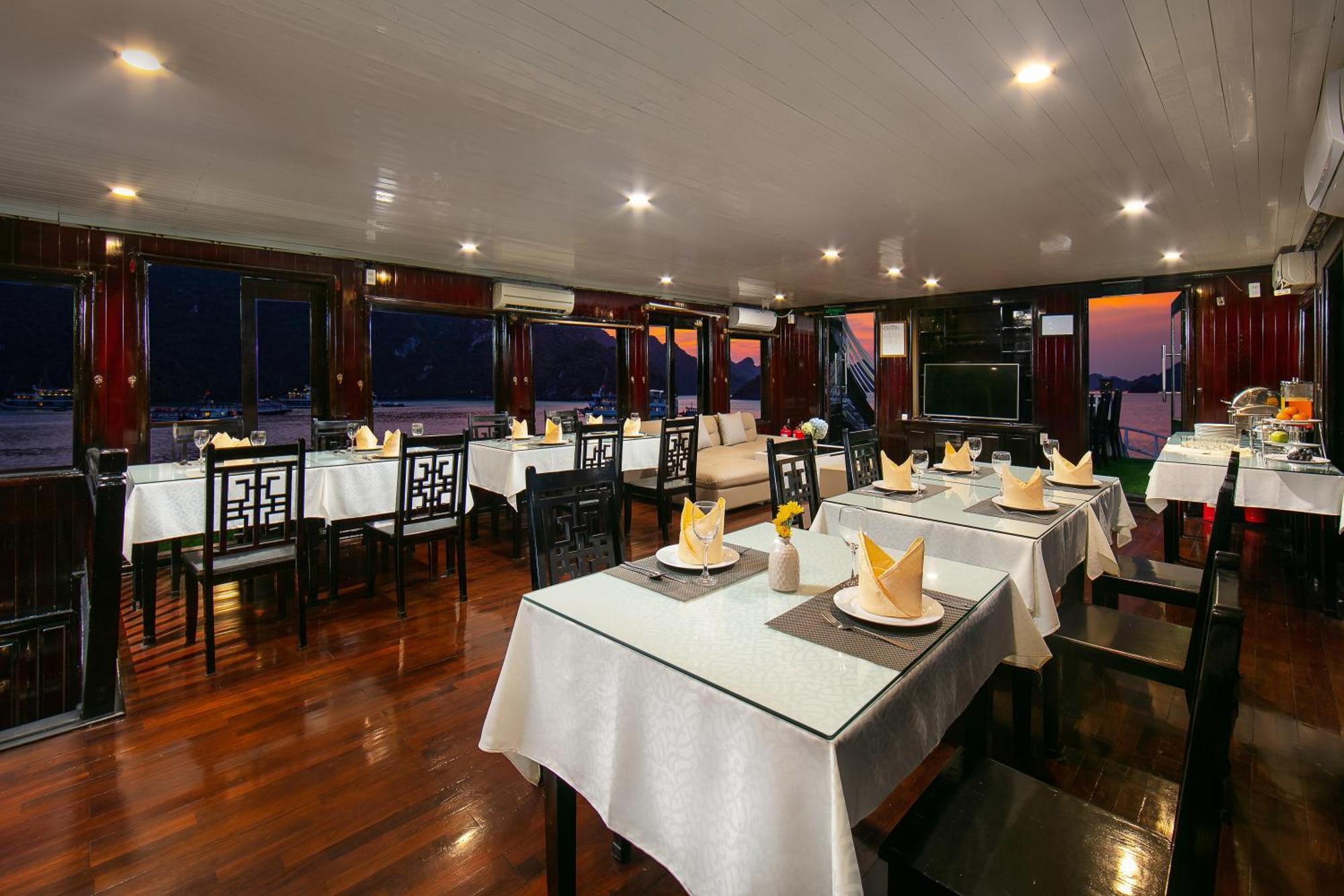 Fantasea Imperial Cruise Hotel ฮาลอง ภายนอก รูปภาพ
