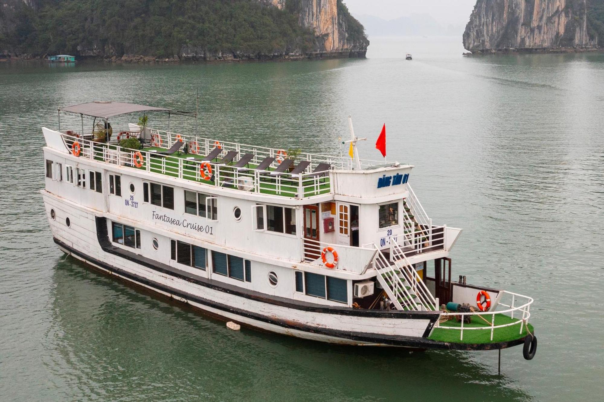 Fantasea Imperial Cruise Hotel ฮาลอง ภายนอก รูปภาพ
